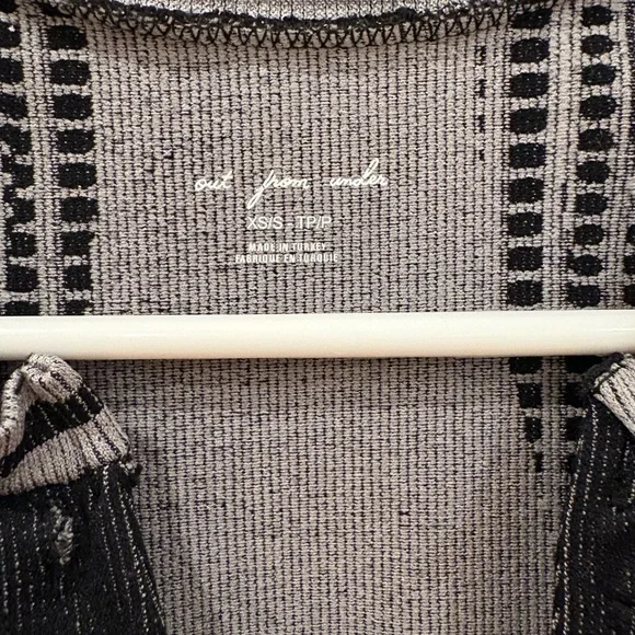 Black & Gray Urban outfitters Sealmless Crop Top - Picture 2 of 6